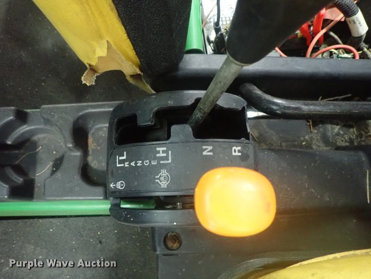 image for item GV9601 2004 John Deere Gator HPX  utility vehicle