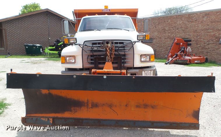 image for item GX9156 1995 Ford F700  dump truck