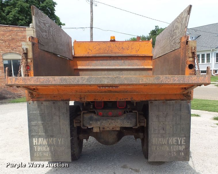 image for item GX9156 1995 Ford F700  dump truck