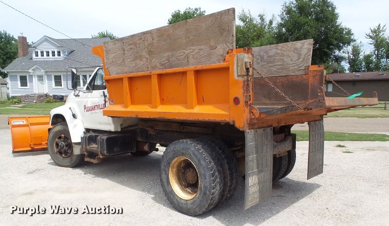 image for item GX9156 1995 Ford F700  dump truck