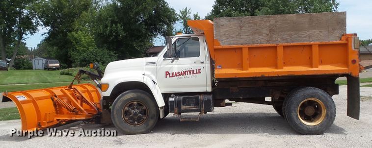 image for item GX9156 1995 Ford F700  dump truck