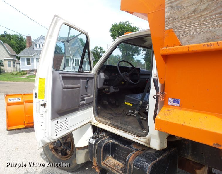 image for item GX9156 1995 Ford F700  dump truck