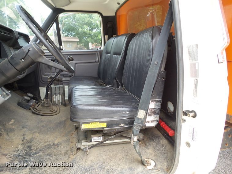 image for item GX9156 1995 Ford F700  dump truck