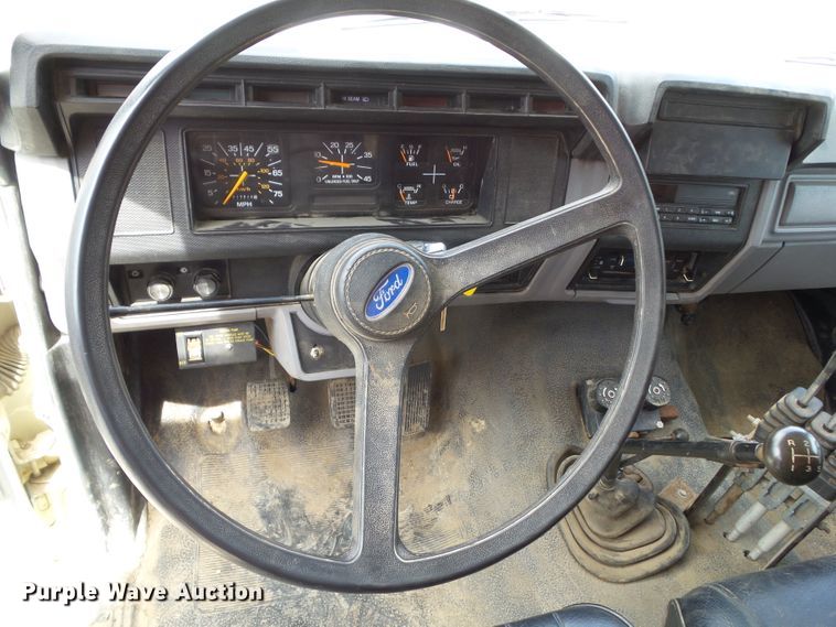 image for item GX9156 1995 Ford F700  dump truck