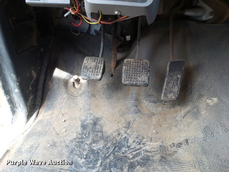 image for item GX9156 1995 Ford F700  dump truck