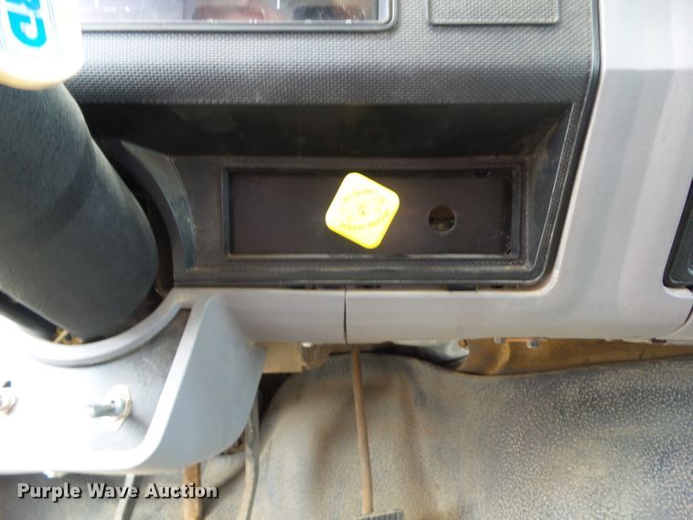 image for item GX9156 1995 Ford F700  dump truck