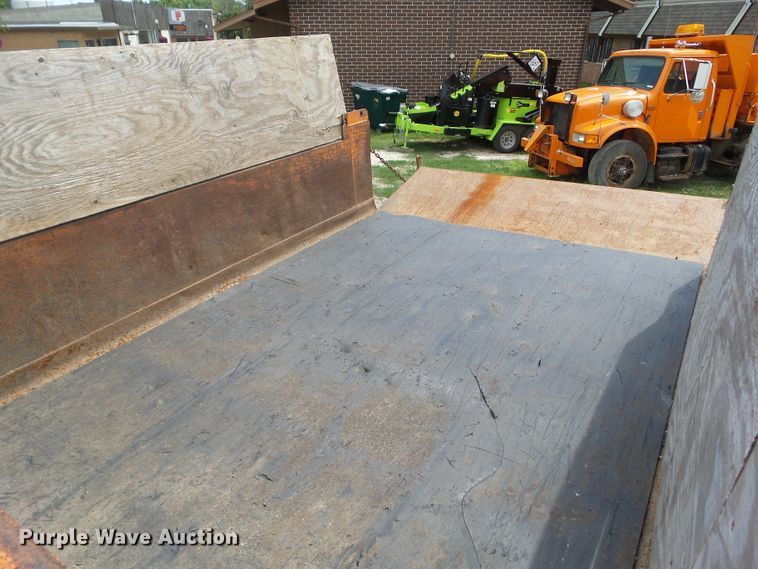 image for item GX9156 1995 Ford F700  dump truck