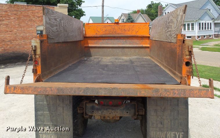 image for item GX9156 1995 Ford F700  dump truck