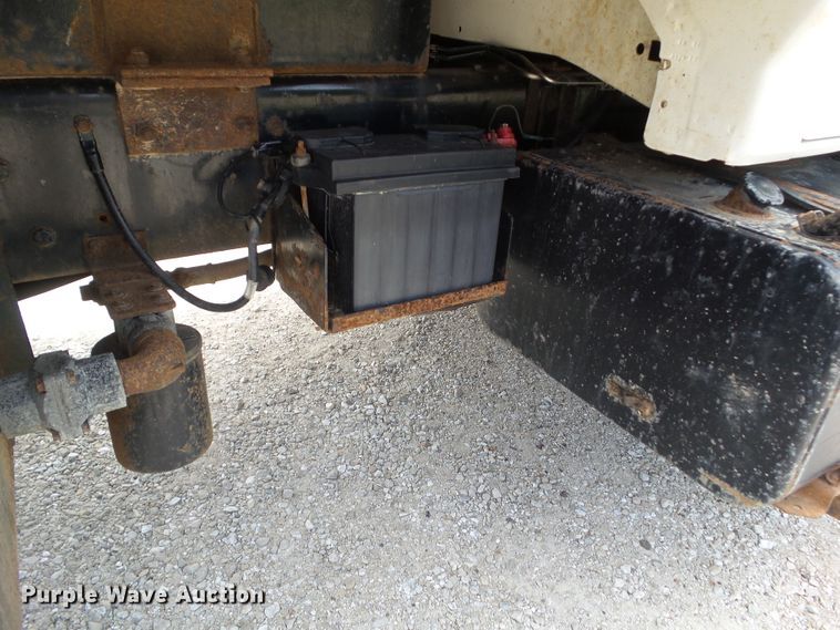 image for item GX9156 1995 Ford F700  dump truck