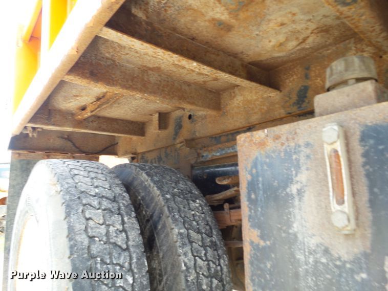 image for item GX9156 1995 Ford F700  dump truck
