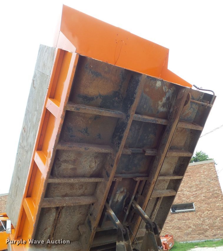 image for item GX9156 1995 Ford F700  dump truck