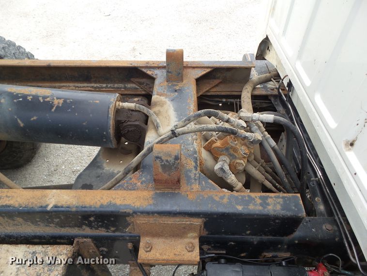 image for item GX9156 1995 Ford F700  dump truck