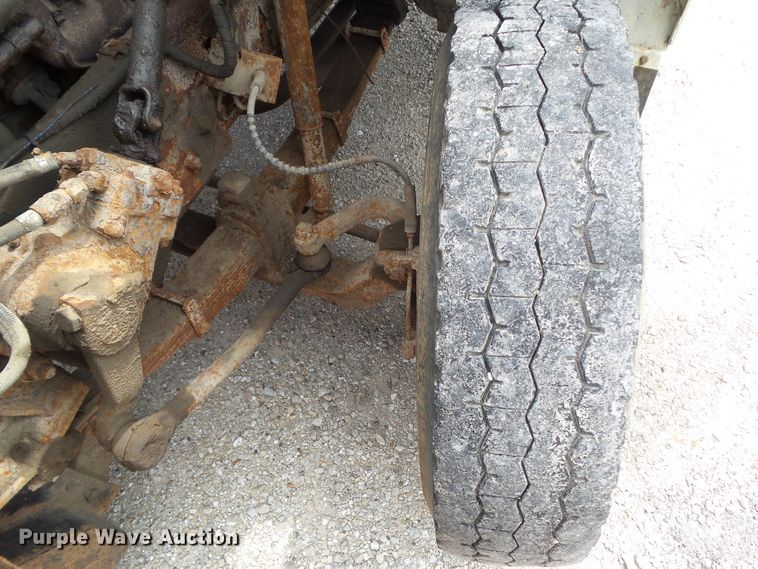 image for item GX9156 1995 Ford F700  dump truck