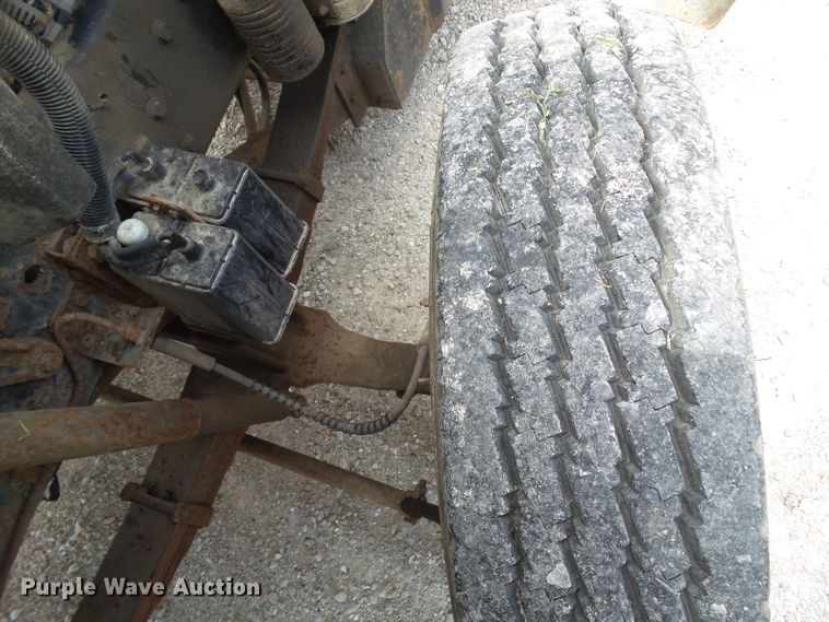 image for item GX9156 1995 Ford F700  dump truck