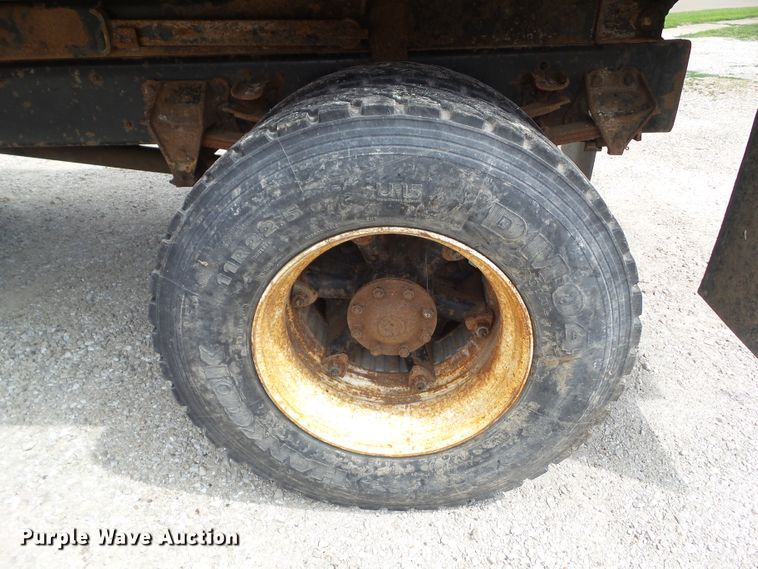 image for item GX9156 1995 Ford F700  dump truck