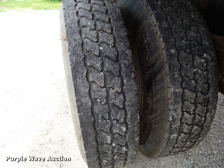 image for item GX9156 1995 Ford F700  dump truck