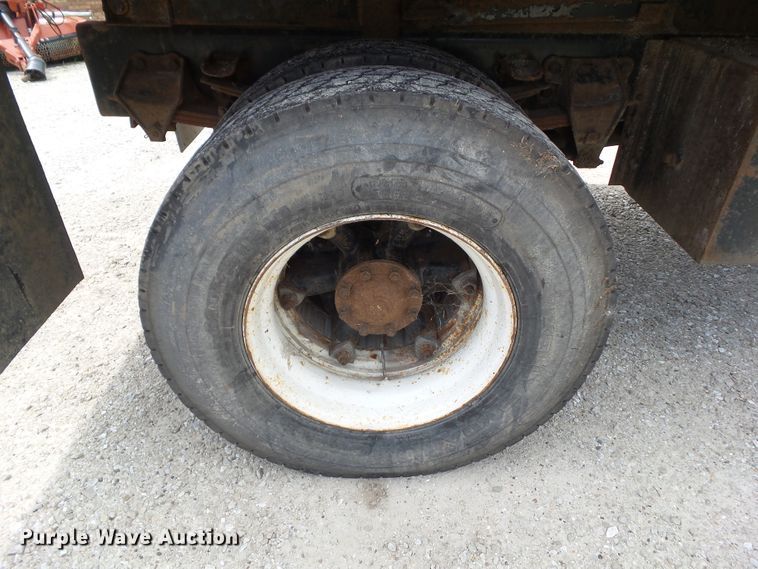 image for item GX9156 1995 Ford F700  dump truck