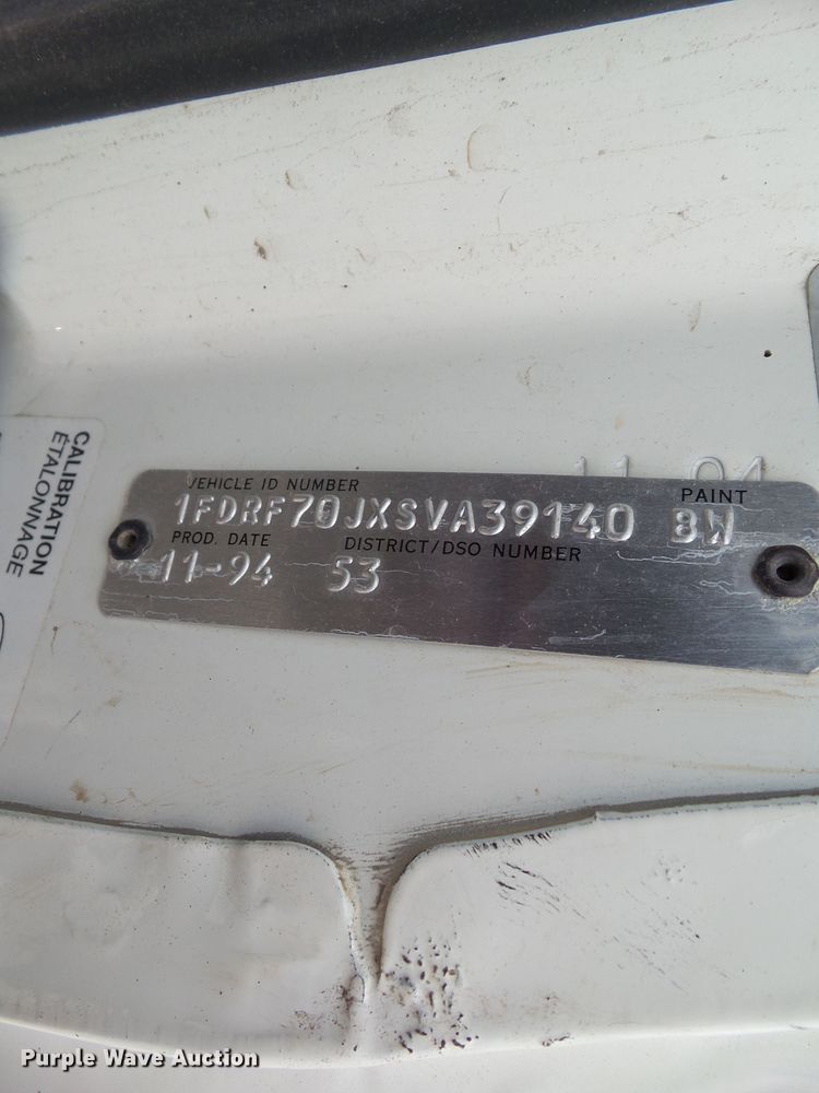 image for item GX9156 1995 Ford F700  dump truck