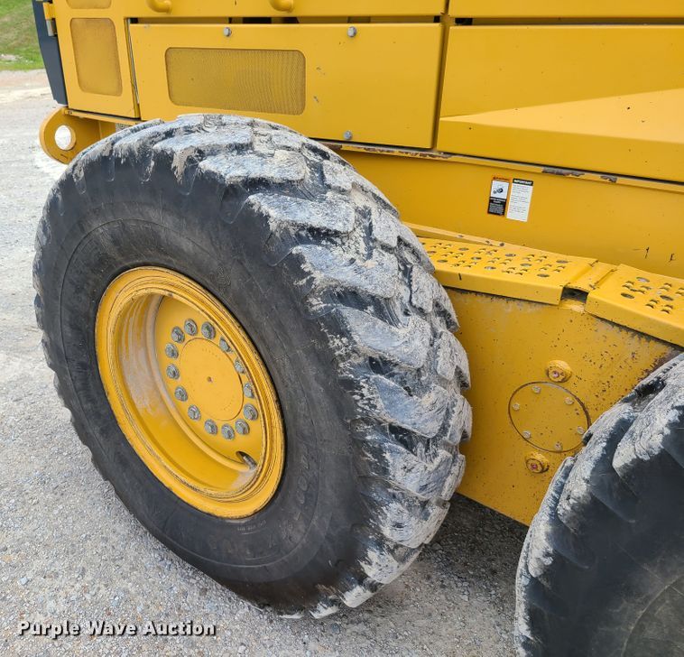 image for item GX9304 2012 John Deere 770G  motor grader