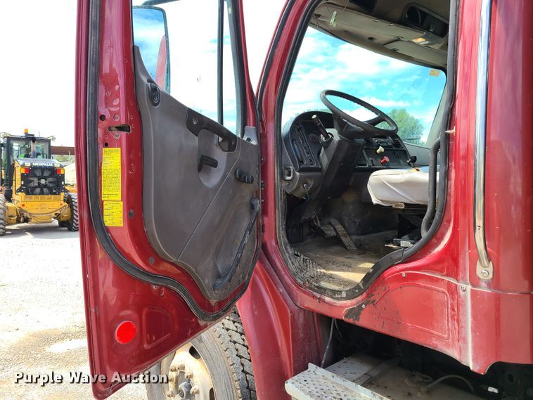 image for item GX9306 2005 Freightliner Business Class M2  dump truck