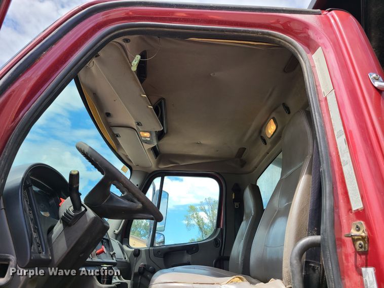 image for item GX9306 2005 Freightliner Business Class M2  dump truck