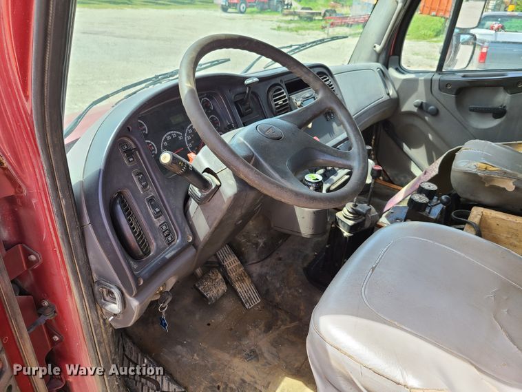 image for item GX9306 2005 Freightliner Business Class M2  dump truck