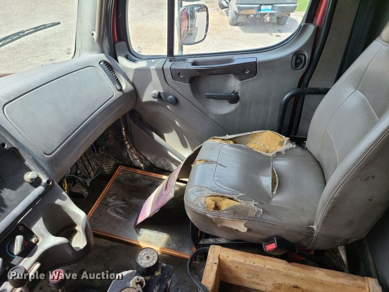 image for item GX9306 2005 Freightliner Business Class M2  dump truck