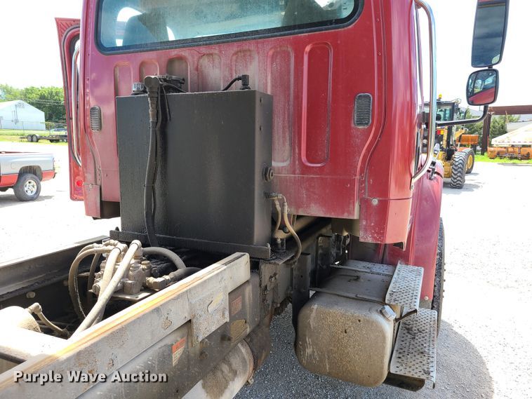 image for item GX9306 2005 Freightliner Business Class M2  dump truck