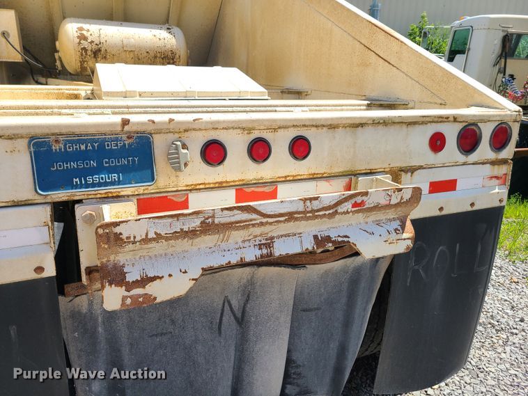 image for item GX9308 2004 Ranch bottom dump trailer