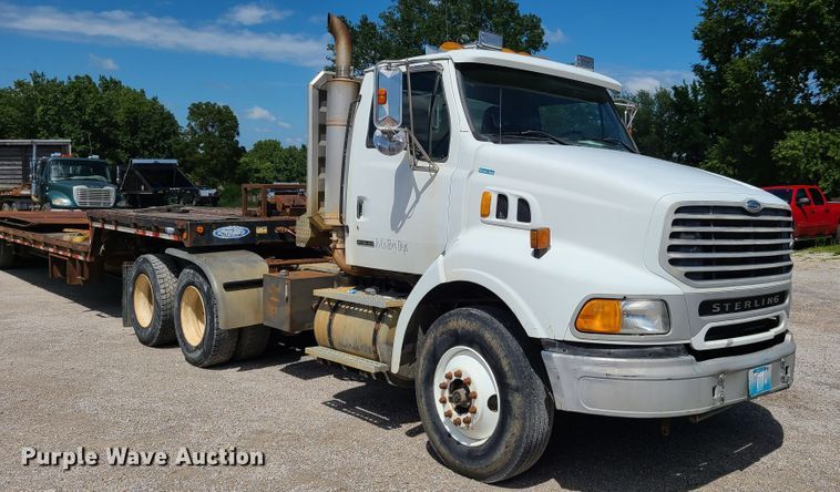 image for item GX9309 2001 Sterling A-Line  semi truck