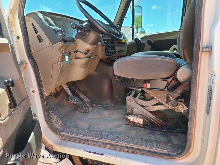 image for item GX9309 2001 Sterling A-Line  semi truck