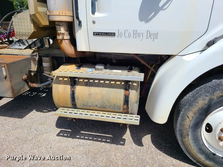 image for item GX9309 2001 Sterling A-Line  semi truck