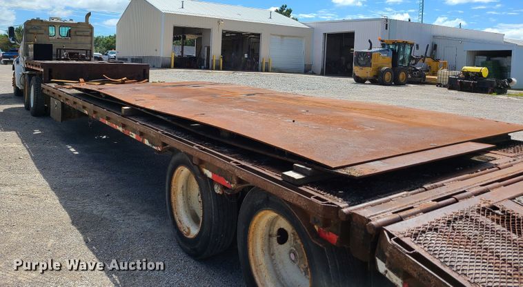 image for item GX9310 1999 Ledwell equipment trailer