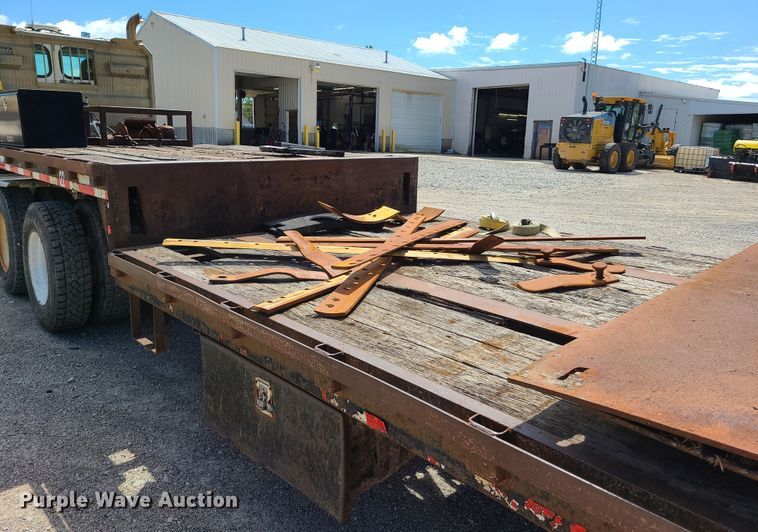 image for item GX9310 1999 Ledwell equipment trailer