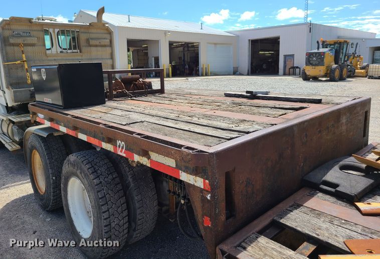 image for item GX9310 1999 Ledwell equipment trailer