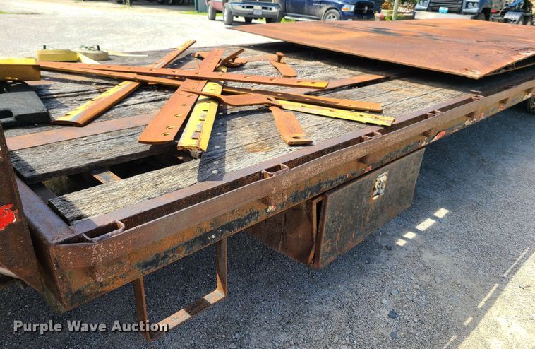 image for item GX9310 1999 Ledwell equipment trailer