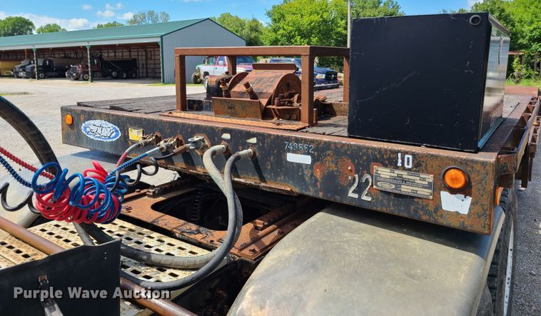 image for item GX9310 1999 Ledwell equipment trailer