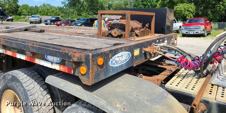 image for item GX9310 1999 Ledwell equipment trailer
