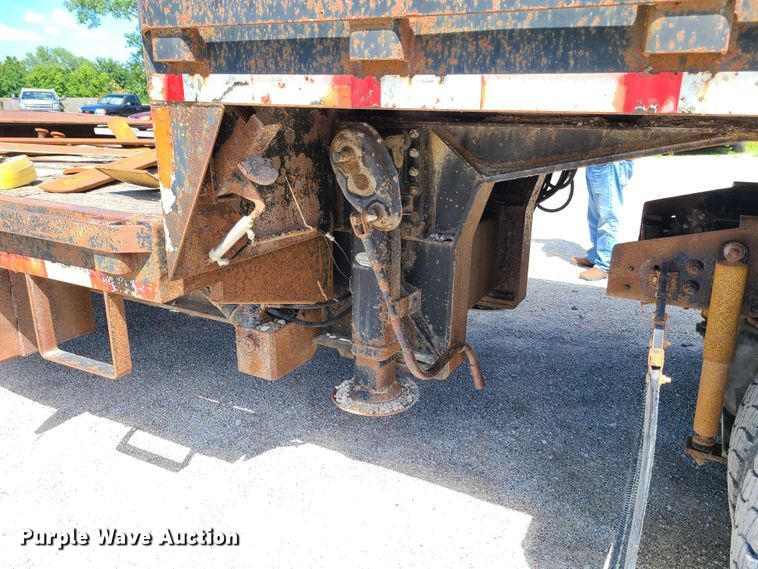 image for item GX9310 1999 Ledwell equipment trailer