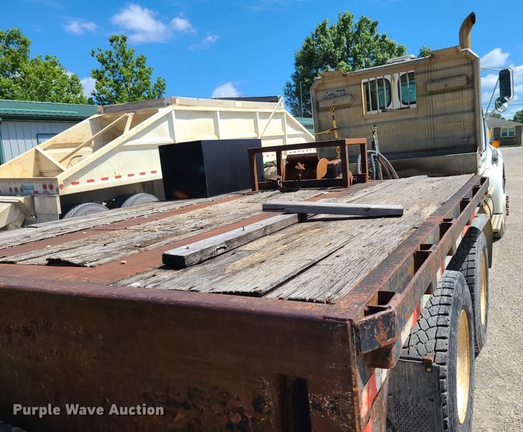 image for item GX9310 1999 Ledwell equipment trailer