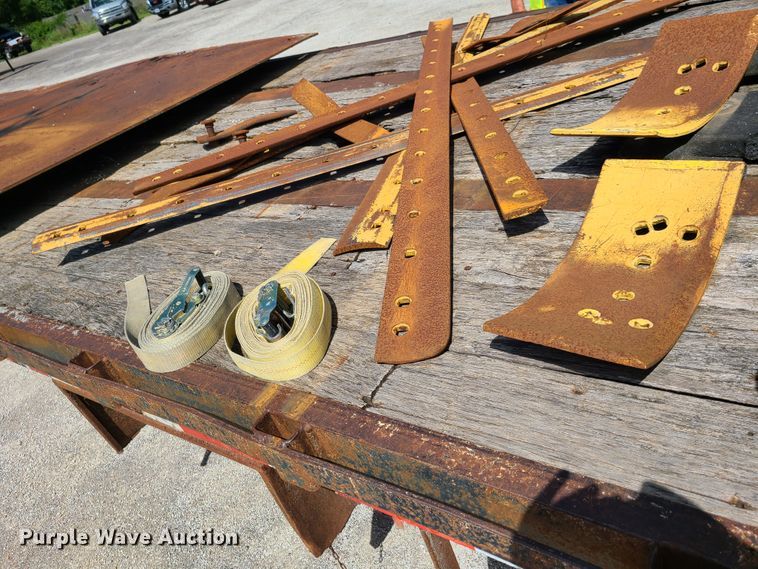 image for item GX9310 1999 Ledwell equipment trailer