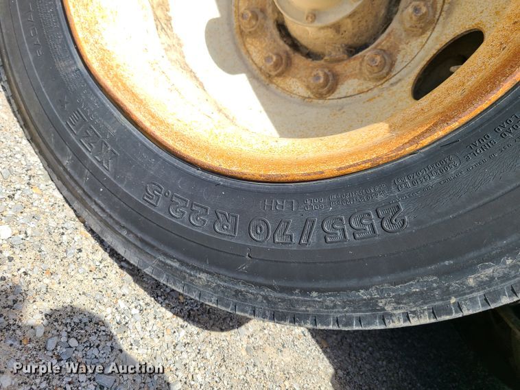 image for item GX9310 1999 Ledwell equipment trailer