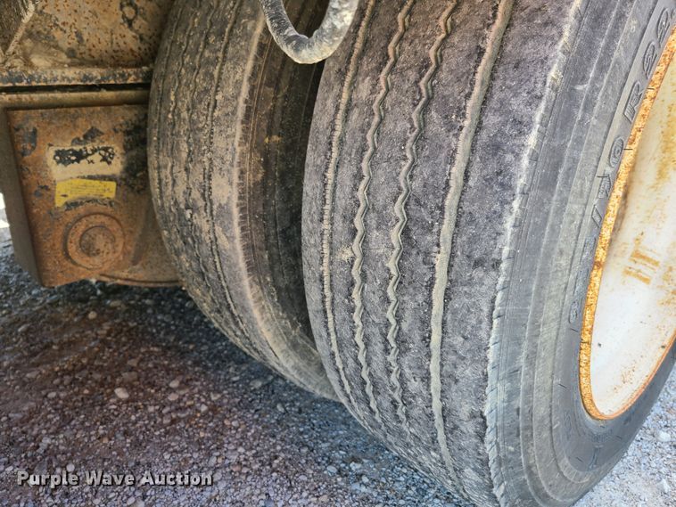 image for item GX9310 1999 Ledwell equipment trailer