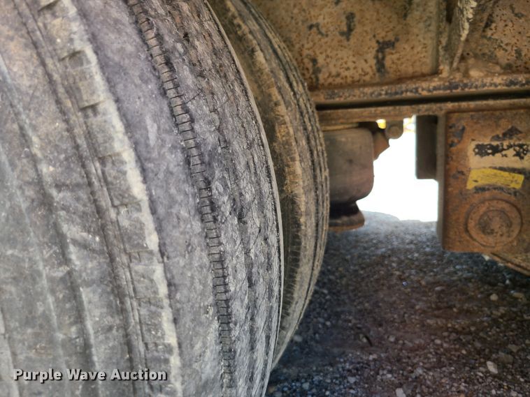 image for item GX9310 1999 Ledwell equipment trailer