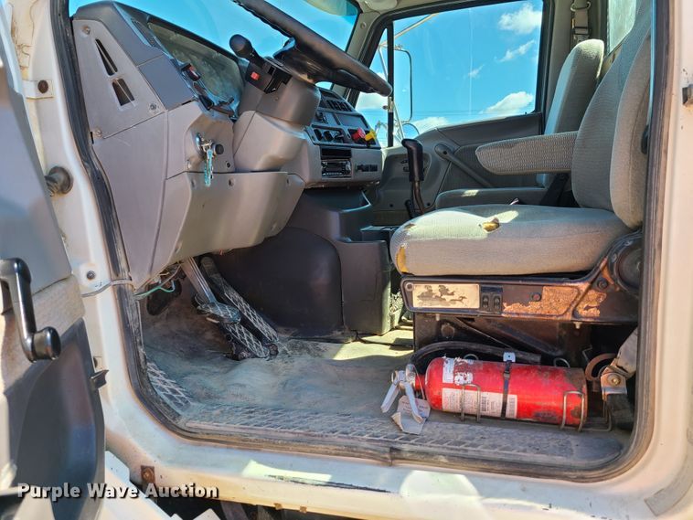 image for item GX9312 1999 Sterling A-Line  semi truck