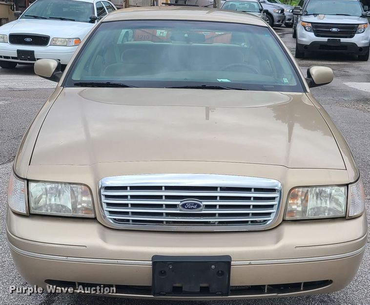 image for item GX9314 2000 Ford Crown Victoria