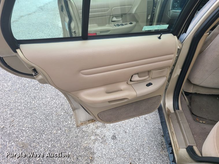 image for item GX9314 2000 Ford Crown Victoria