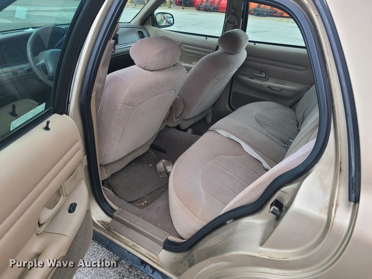 image for item GX9314 2000 Ford Crown Victoria