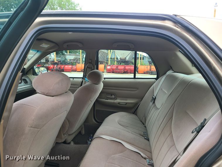 image for item GX9314 2000 Ford Crown Victoria