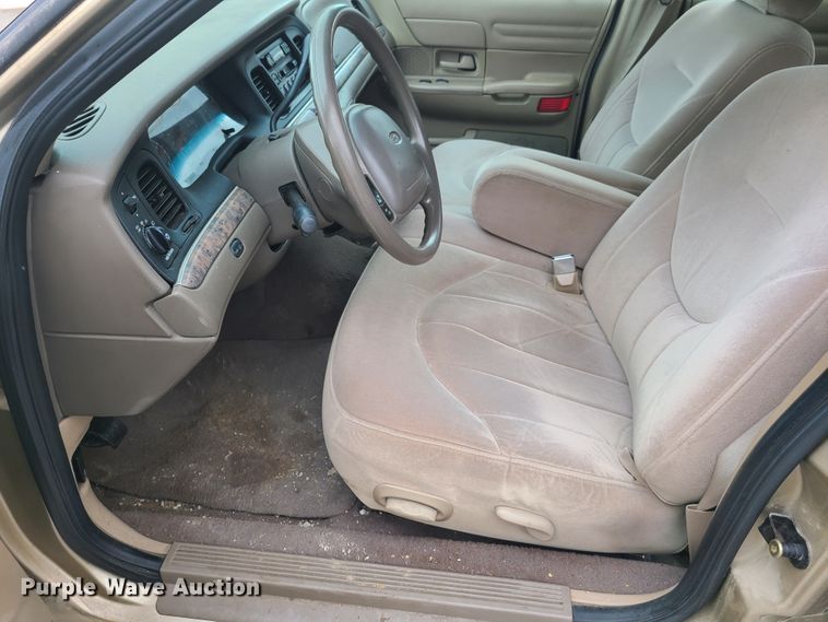 image for item GX9314 2000 Ford Crown Victoria